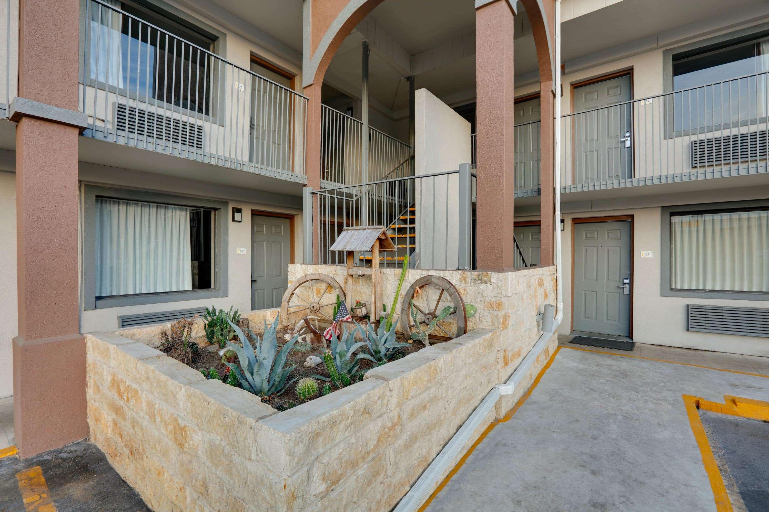 Super 8 By Wyndham San Antonio Pearl District Downtown Motel Exterior foto