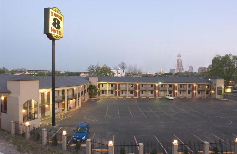 Super 8 By Wyndham San Antonio Pearl District Downtown Motel Exterior foto