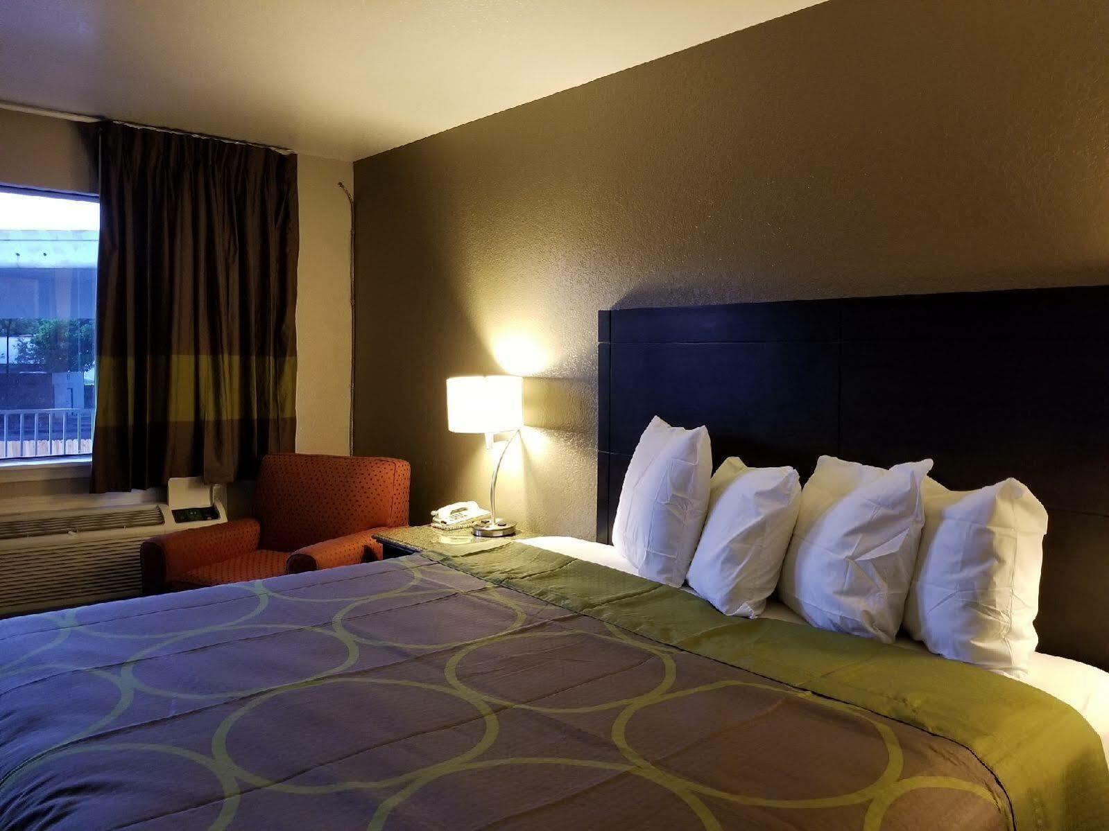 Super 8 By Wyndham San Antonio Pearl District Downtown Motel Exterior foto